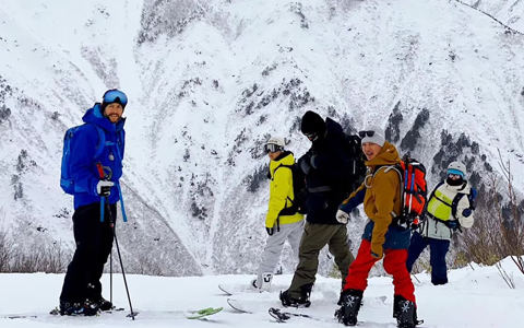滑雪服為什么都是棉衣，沒有羽絨